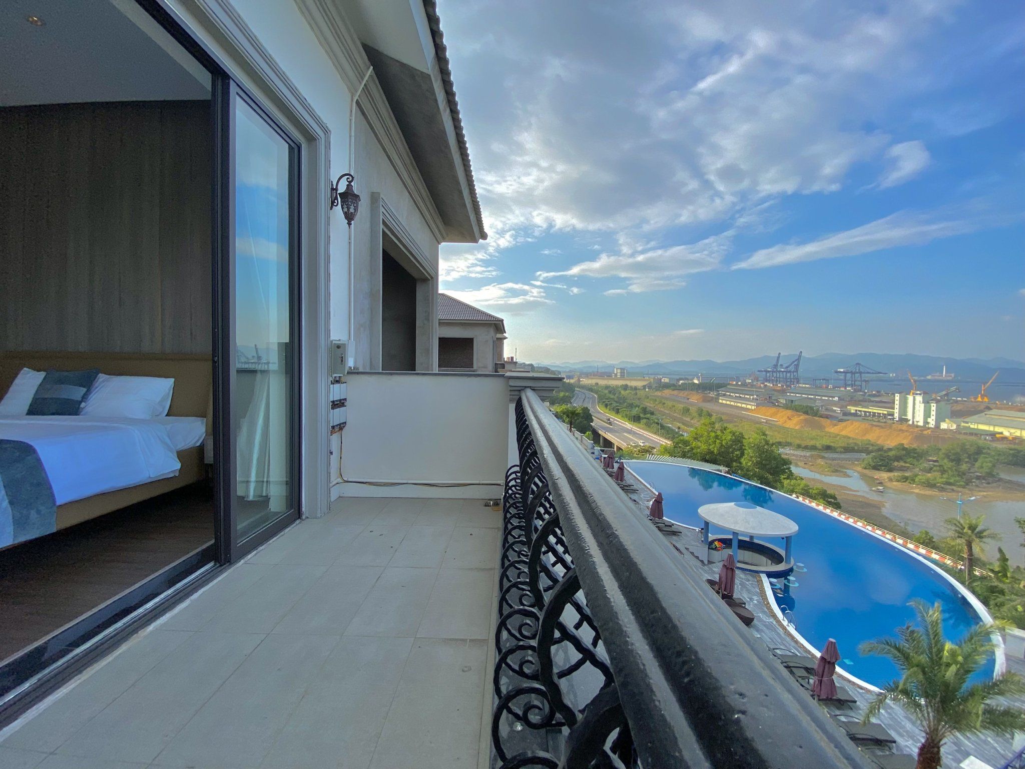 villa 10 phòng Beverly Hills bay Hạ Long